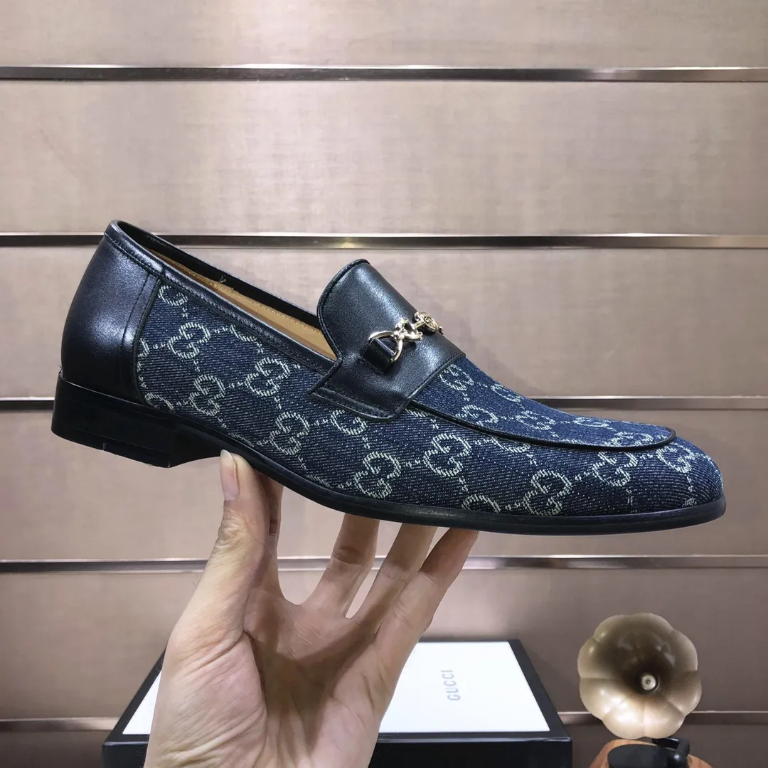 Factory batch 500💰Italy’s top luxury men’s shoe giant (GUCCI) (Gucci) (full cowhide lining) new arrival🍃Original European style🔰 Pleasant to the eye😍In order to make the shoes more durable and non-deformable🌀The production continues to follow traditional methods but there is still no lack of innovation💪The original sheepskin is selected for the leather♻️Smooth, natural and extra bright⭐Made of imported cowhide The rich man’s first choice 38-45 (45 customized)